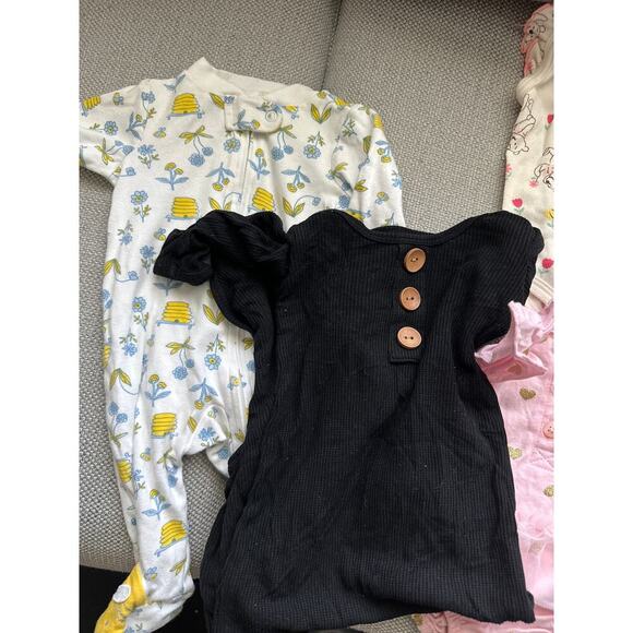 Baby girl Newborn to 9 months clothes bundle - Picture 2 of 6